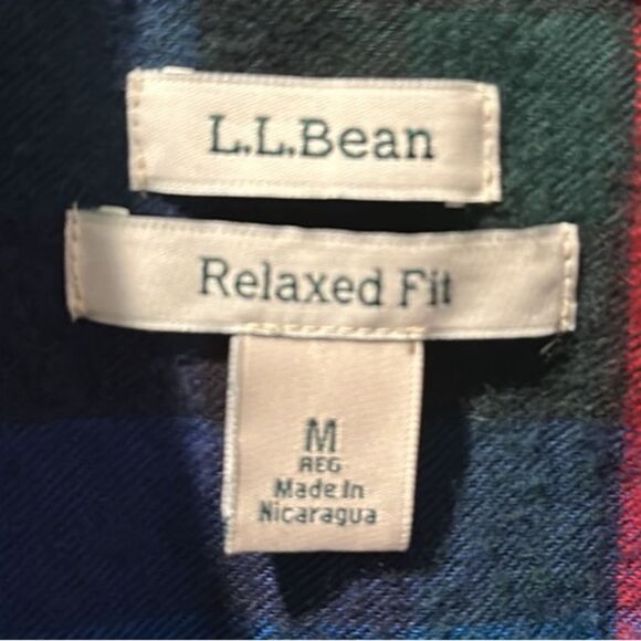 L.L. Bean Relaxed Fit Blue Plaid Brushed Flannel Button Down Med. Item #273137 - Picture 3 of 5